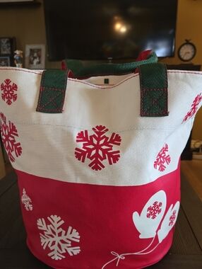 Barnes & Noble Cream Tote with Red Snowflake Print and Green Handles, NWOT.